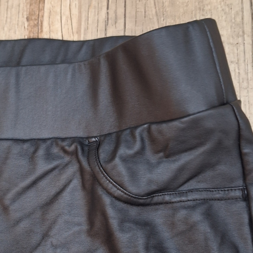 #1761 Torrid Black Glossy Faux Leather Leggings with High-Waisted Fit Sz 4 - Picture 4 of 10